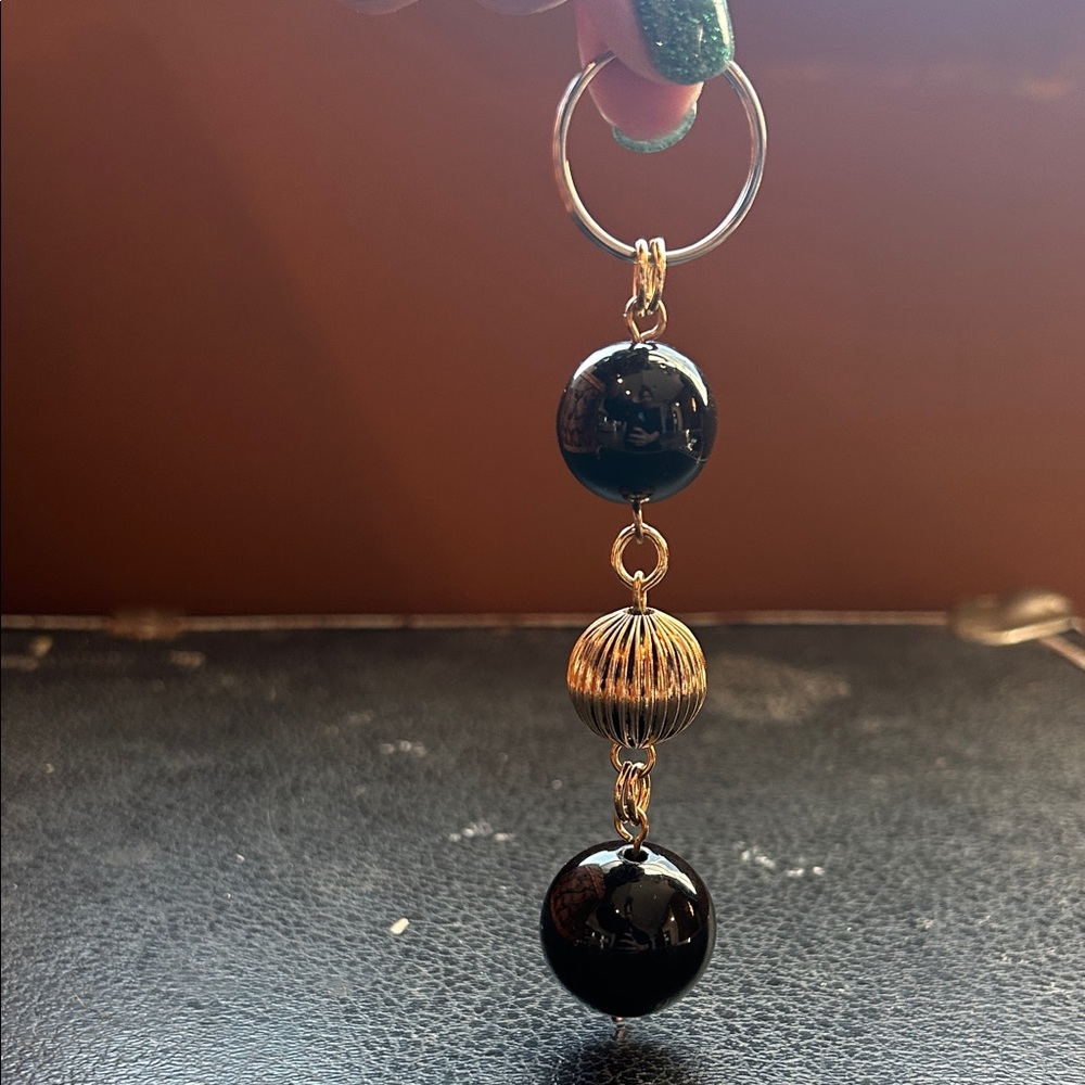 Black and Gold Beaded Keychain - Picture 5 of 8